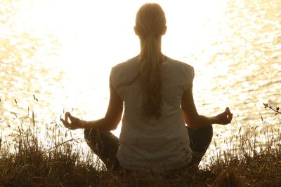 Stressbewältigung bei Eltern - Meditieren und Yoga