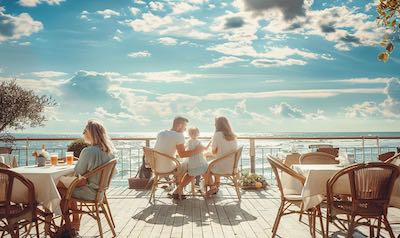 Restaurantbesuch einer Familie während des Ostseeurlaubes